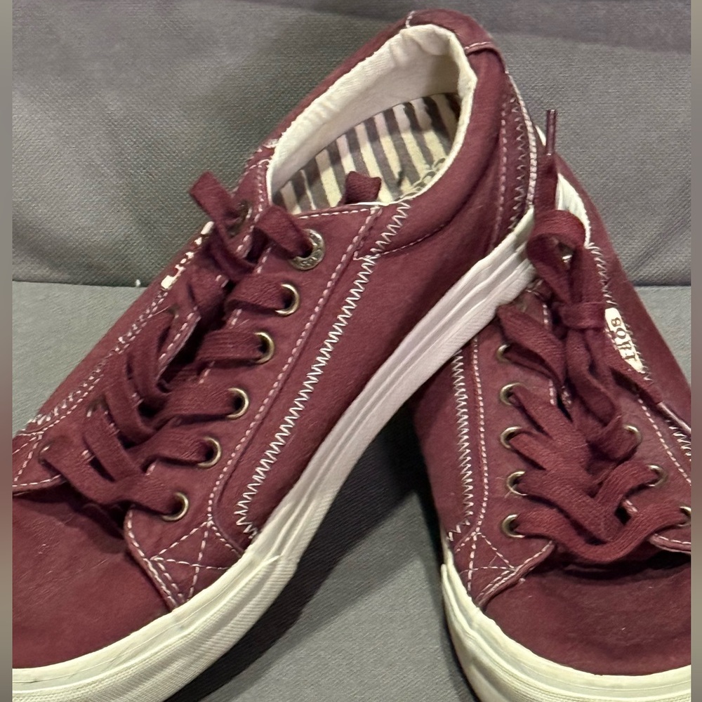 Burgundy Taos